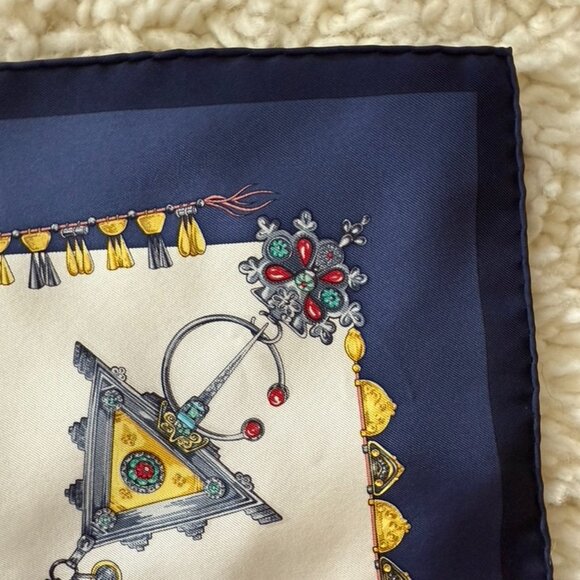 Authentic Hermès “Parures des Sables" Silk Scarf - Picture 5 of 12